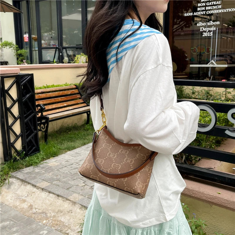 Elegant Women's Tote Bags By Luxury Brand, Leather Messenger Bag For Classic Style, Famous Designer Handbag