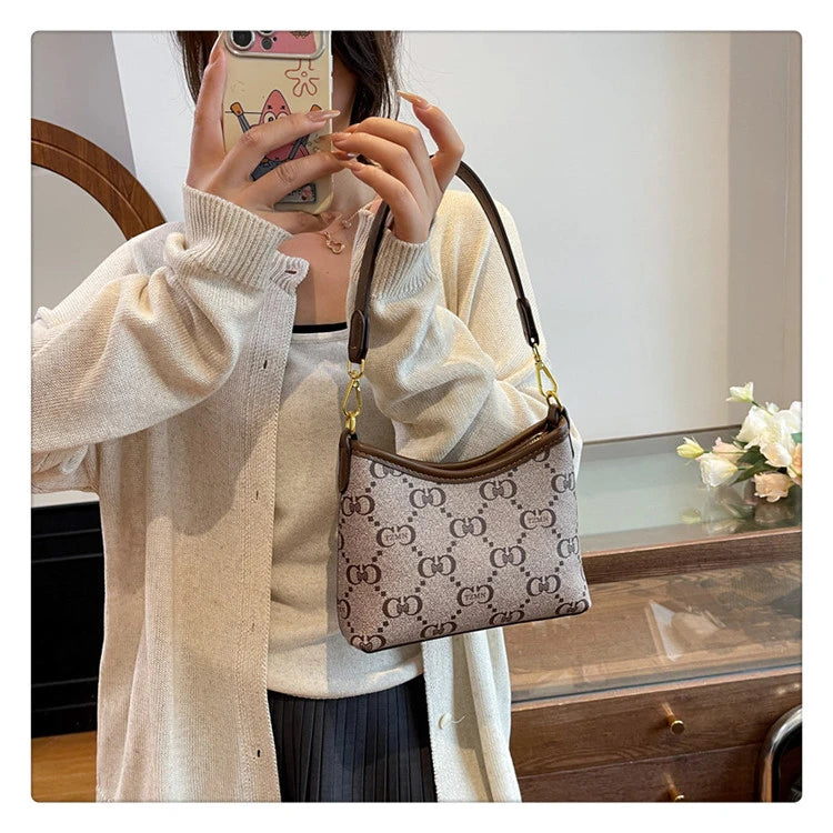 Elegant Women's Tote Bags By Luxury Brand, Leather Messenger Bag For Classic Style, Famous Designer Handbag