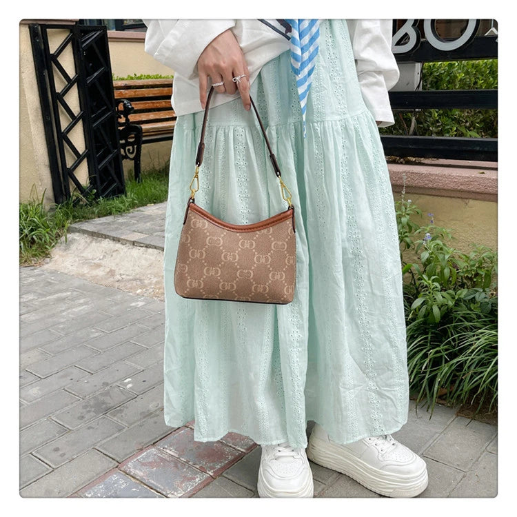 Elegant Women's Tote Bags By Luxury Brand, Leather Messenger Bag For Classic Style, Famous Designer Handbag