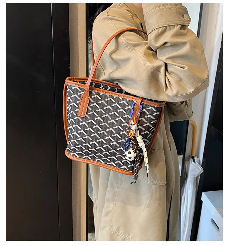 Ladies Tote Bags In Premium Leather, Fashionable Handbag Elegant Classic Style By Famous Brand Designer For Women