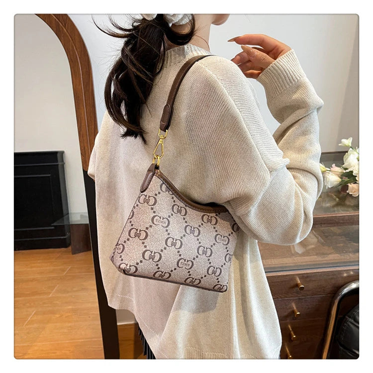 Elegant Women's Tote Bags By Luxury Brand, Leather Messenger Bag For Classic Style, Famous Designer Handbag