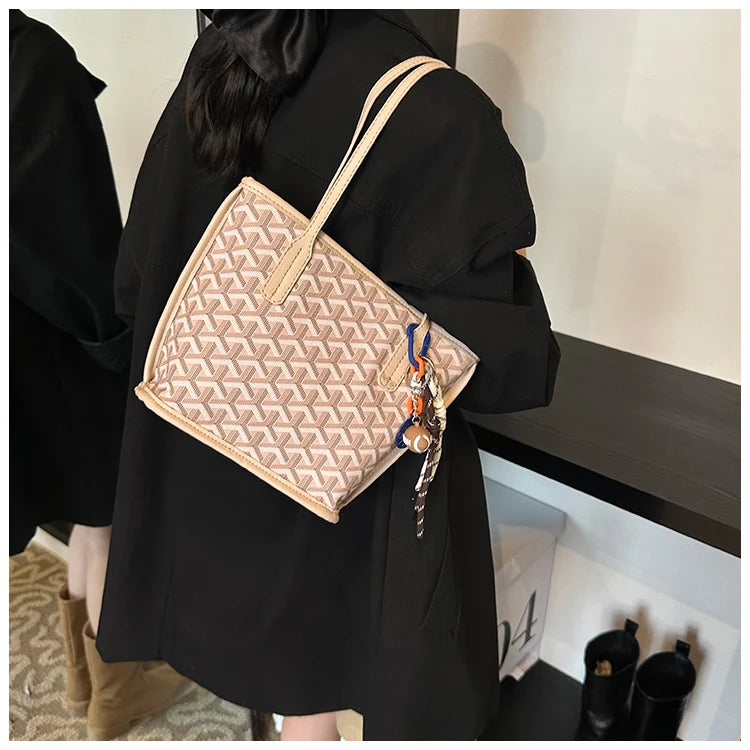 Ladies Tote Bags In Premium Leather, Fashionable Handbag Elegant Classic Style By Famous Brand Designer For Women