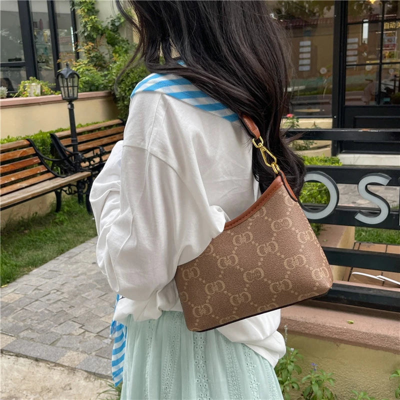 Elegant Women's Tote Bags By Luxury Brand, Leather Messenger Bag For Classic Style, Famous Designer Handbag