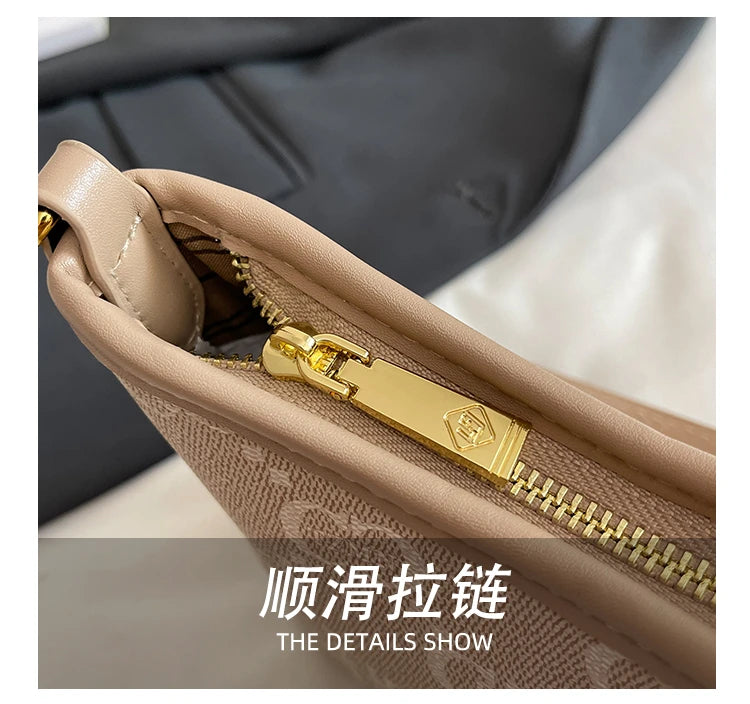 Elegant Women's Tote Bags By Luxury Brand, Leather Messenger Bag For Classic Style, Famous Designer Handbag