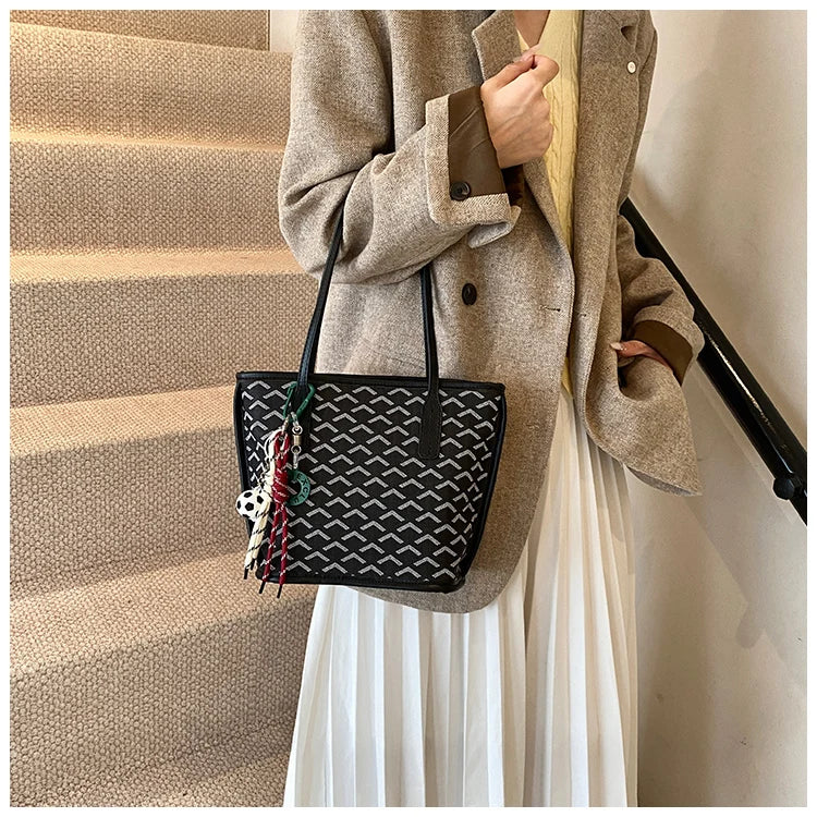 Ladies Tote Bags In Premium Leather, Fashionable Handbag Elegant Classic Style By Famous Brand Designer For Women