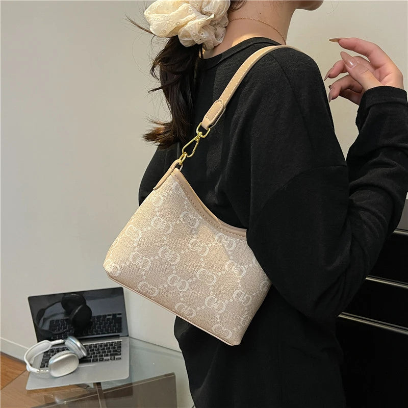 Elegant Women's Tote Bags By Luxury Brand, Leather Messenger Bag For Classic Style, Famous Designer Handbag