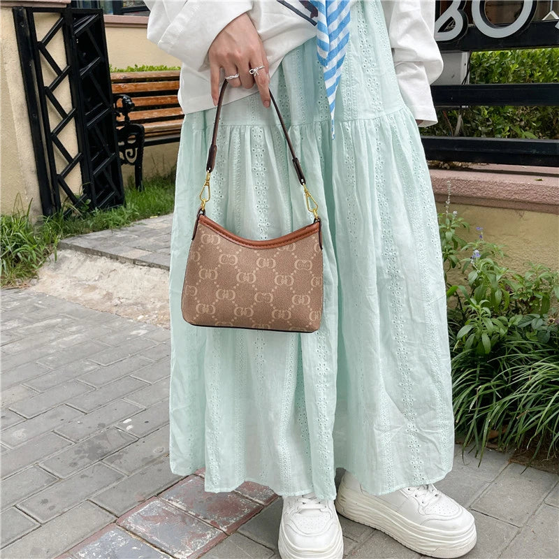 Elegant Women's Tote Bags By Luxury Brand, Leather Messenger Bag For Classic Style, Famous Designer Handbag