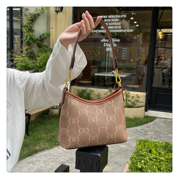 Elegant Women's Tote Bags By Luxury Brand, Leather Messenger Bag For Classic Style, Famous Designer Handbag