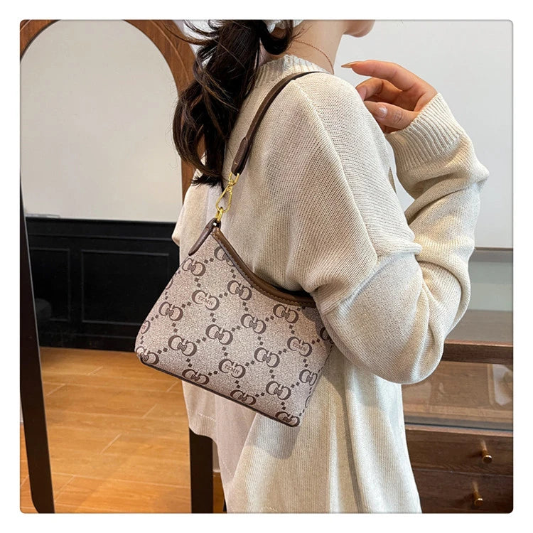 Elegant Women's Tote Bags By Luxury Brand, Leather Messenger Bag For Classic Style, Famous Designer Handbag
