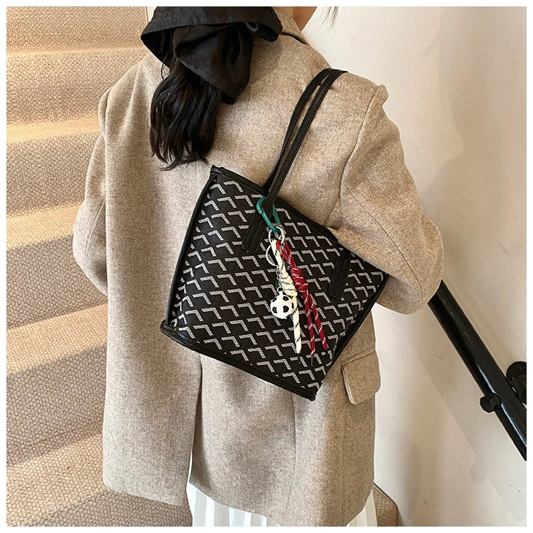 Ladies Tote Bags In Premium Leather, Fashionable Handbag Elegant Classic Style By Famous Brand Designer For Women