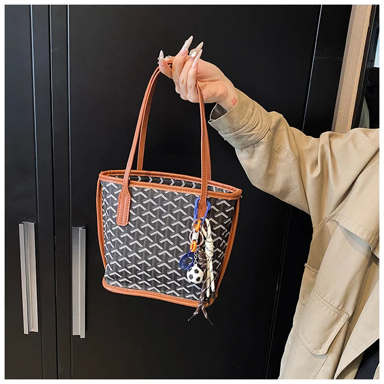 Ladies Tote Bags In Premium Leather, Fashionable Handbag Elegant Classic Style By Famous Brand Designer For Women