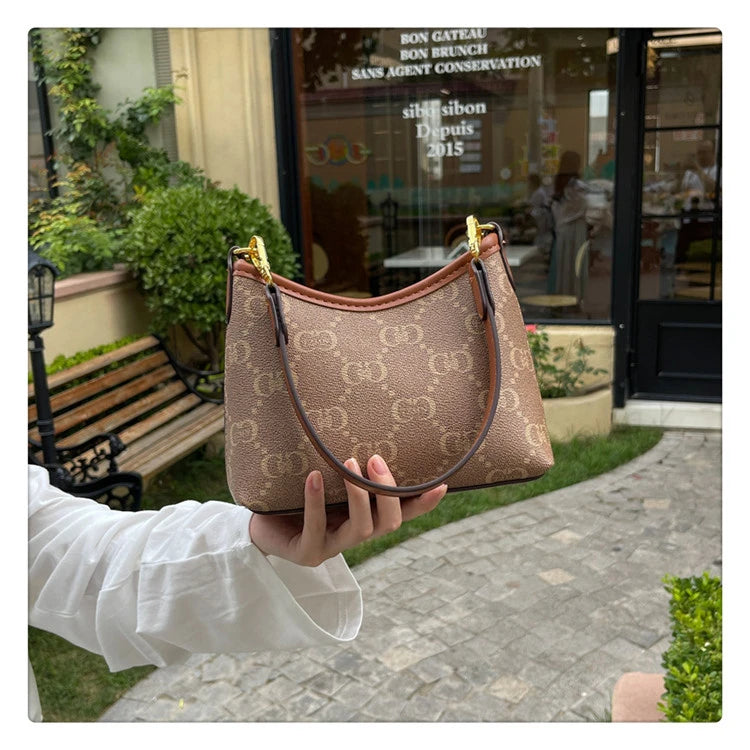 Elegant Women's Tote Bags By Luxury Brand, Leather Messenger Bag For Classic Style, Famous Designer Handbag