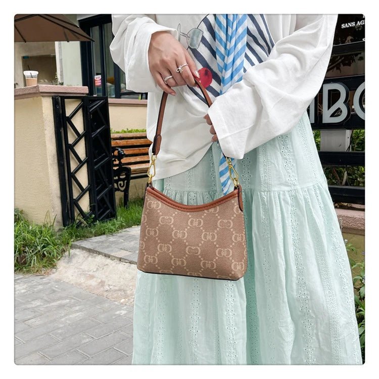 Elegant Women's Tote Bags By Luxury Brand, Leather Messenger Bag For Classic Style, Famous Designer Handbag